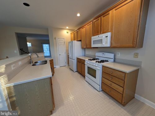 6656 Debra Lu Way, Springfield VA  22150-7821 exterior
