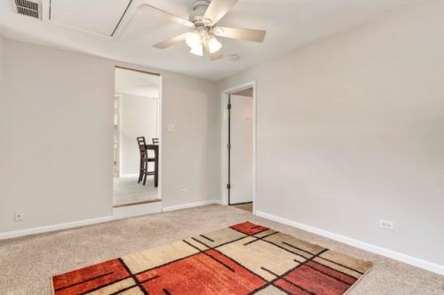 2600 Dove St, Rolling Meadows IL  60008-1666 exterior