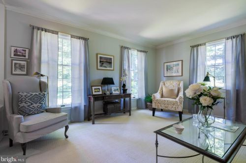 9 Deerfield Rd, Lancaster, PA 17603-9609