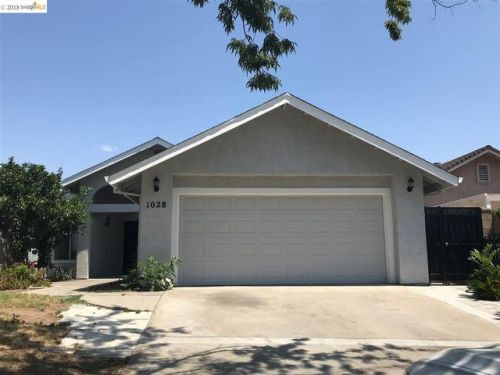 1028 Carlos Ct, Modesto, CA 95351-2580