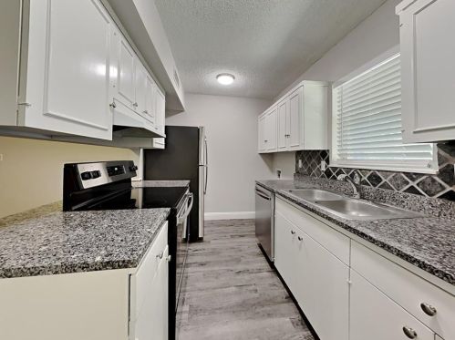 4015 Hartford Dr, Garland TX  75043-2407 exterior