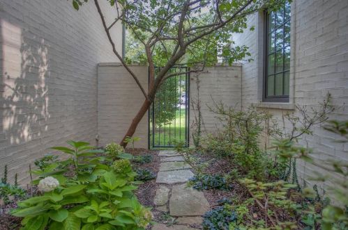 3702 Crestline Rd, Fort Worth TX  76107-3334 exterior