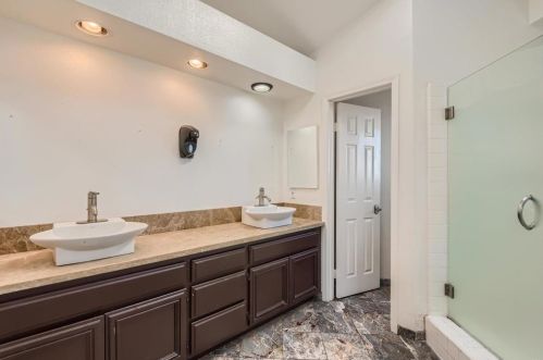 1001 Mountvale Ct, Anaheim CA  92808-2108 exterior
