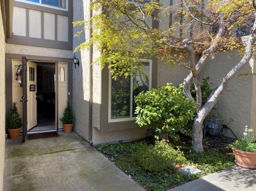 5 Bristol Ct, Chico, CA 95926-1065