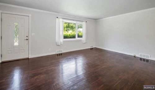 248 Olivia St, Ridgewood, NJ 07450-1711