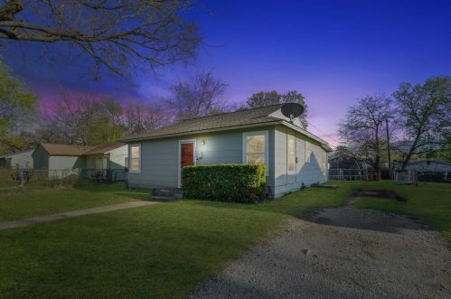 1644 Corrin Ave, Fort Worth, TX 76131-1010