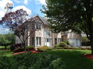 1551 Far Hills Dr, Hanover Park, IL 60103-3039