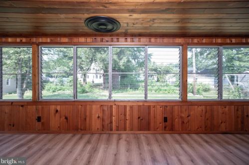 15 Holt Cir, Trenton NJ  08619-1654 exterior