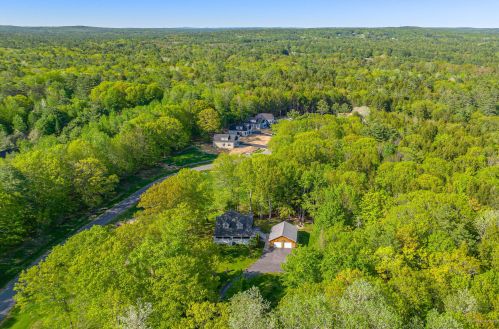 2 Youngs Ln, Freeport ME  04032-6261 exterior