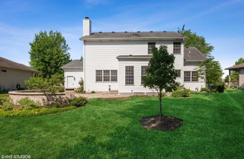 204 Red Hawk Rd, Pingree Grove IL  60140-8244 exterior