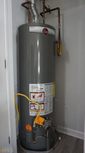 3260 Creekwood Dr, Rex GA  30273-2121 exterior