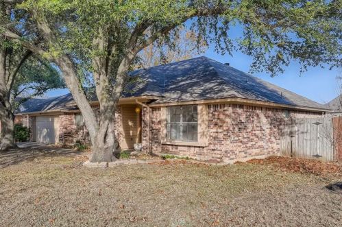 6848 Megan Ln, Fort Worth TX  76182-4442 exterior