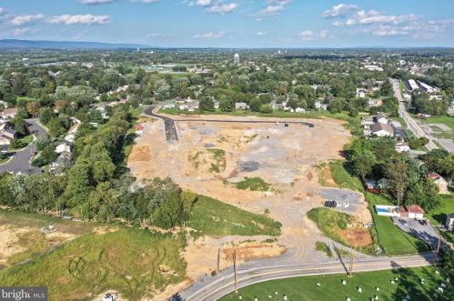 933 North St, Carlisle, PA 17013-1746