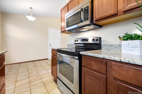 17857 Oxford Pl, Denver CO 80014-5137 exterior