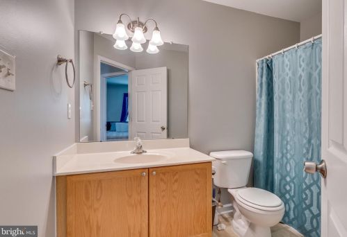 33 Holmes Dr, Charles Town WV 25414-4412 exterior