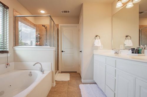 401 Perkins, Argyle TX 76226-5571 exterior