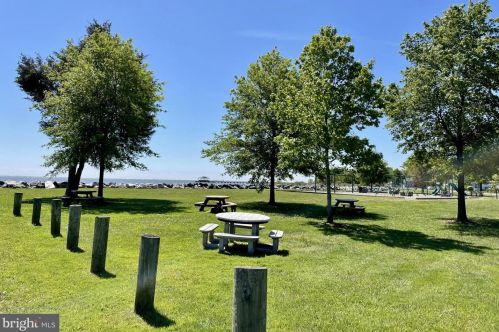 1174 Spruce Ave, Shady Side MD 20764-9562 exterior