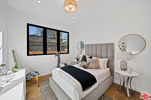 4849 Stern Ave, Van Nuys CA  91423-1923 exterior