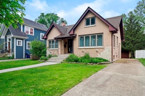 3928 Howard Ave, Western Springs, IL 60558-1212