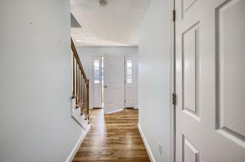 499 Indian Corner Rd, South Kingstown, RI 02874-2121