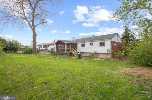 7102 Kerr Dr, Springfield VA  22150-3634 exterior