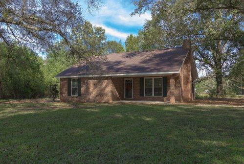 130 Floyd Davis Dr, Columbia, MS 39429-9222