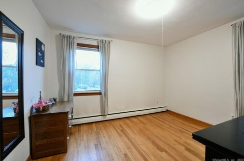 39 Maryland Dr, Middlefield CT  06455-1005 exterior