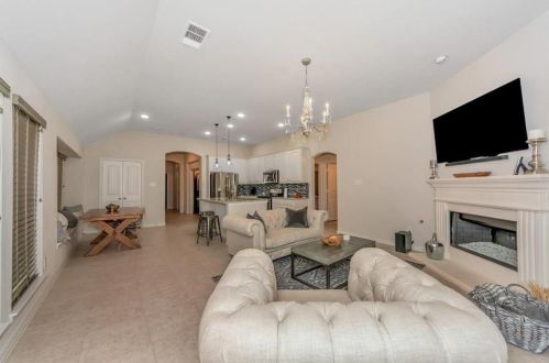 421 Catherine Ln, Argyle TX  76226 exterior