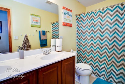 708 Bay Shore Dr, Pingree Grove IL  60140-9144 exterior