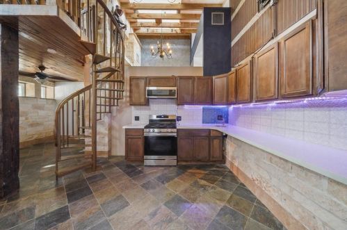 614 Pine Gully Rd, Taylor Lake Village TX  77586-1827 exterior