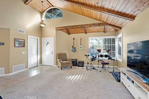 8747 Coyote Bush Rd, Riverside, CA 92508-3044