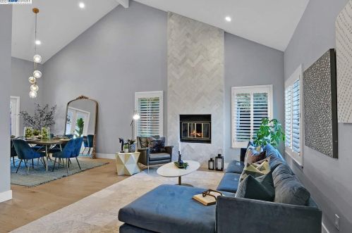 7852 Foothill Knolls Dr, Pleasanton, CA 94588-8224