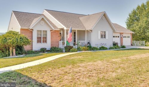 1942 Fairview Dr, Berkeley Springs WV  25411-3219 exterior