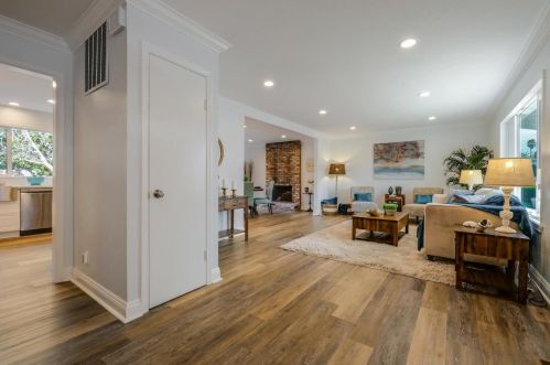 621 Monterey Ave, Capitola, CA 95010-3617