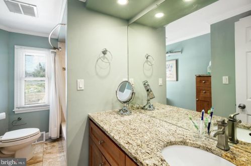 277 Lk, Haddonfield NJ 08033-1509 exterior