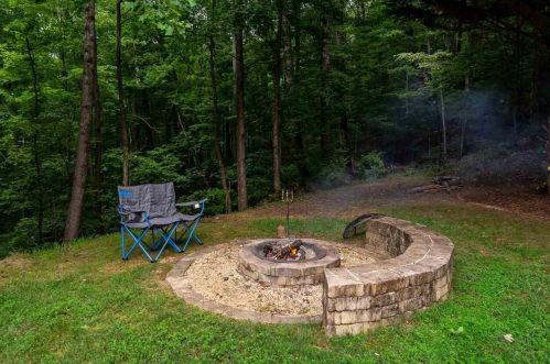 4895 Old Burnt Mtn Rd, Big Canoe GA  30143-2204 exterior