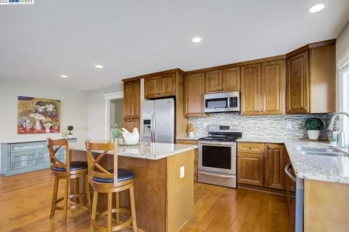 2422 Wellingham Dr, Livermore, CA 94551-1743