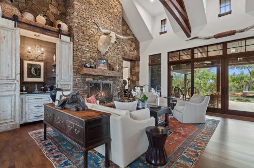 17117 Flagler Dr, Austin TX  78738-7610 exterior