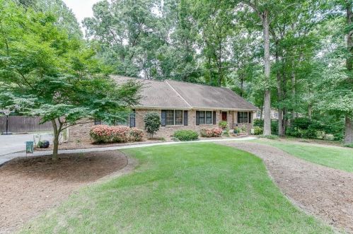 2155 Vine St, Lithonia, GA 30078-2646