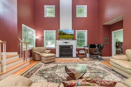 424 Chamberlain Rd, Middletown, CT 06457-5544