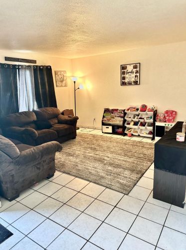 1201 Roselawn Ave, Modesto, CA 95351-3854