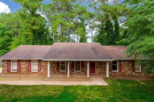 666 Killian Hill Rd, Lilburn, GA 30047-4014