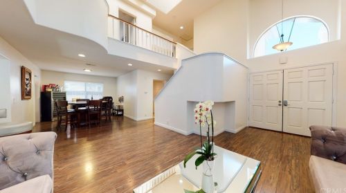 905 Visalia Ln, Compton, CA 90220-3326