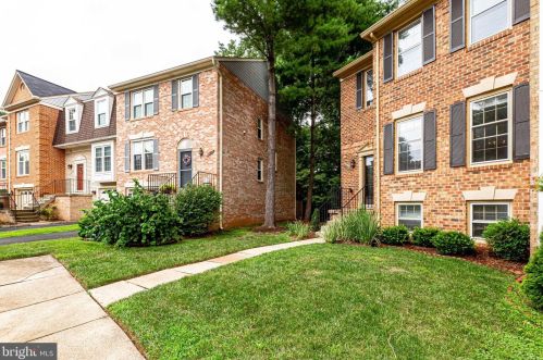 7831 Painted Daisy Dr, Springfield, VA 22152-3850