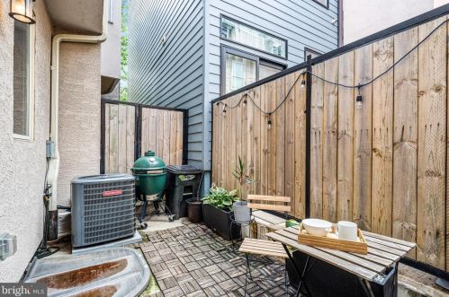 854 Front St, Philadelphia PA 19147-4341 exterior