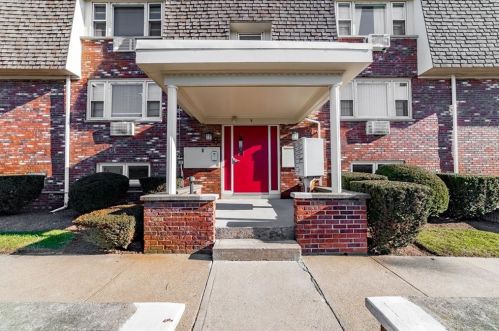 9 Cynthia Dr, Providence, RI 02911-2456