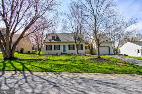 770 Dustin Dr, Lancaster, PA 17601-1268