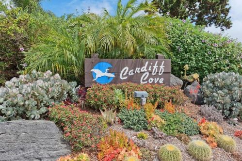 2467 Caminito Ocean Cv, Cardiff By The Sea CA  92007-2225 exterior