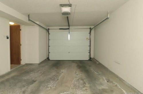 73 Commodore Cmns, Derby CT  06418-2153 exterior