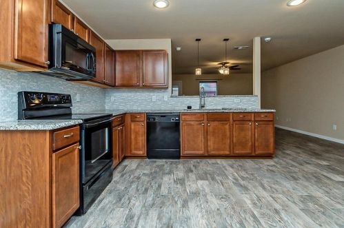 532 Lead Creek Dr, Fort Worth, TX 76131-3960